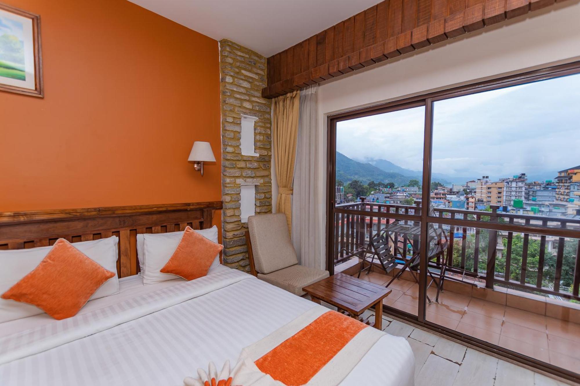 Pokhara Batika Hotel Екстериор снимка