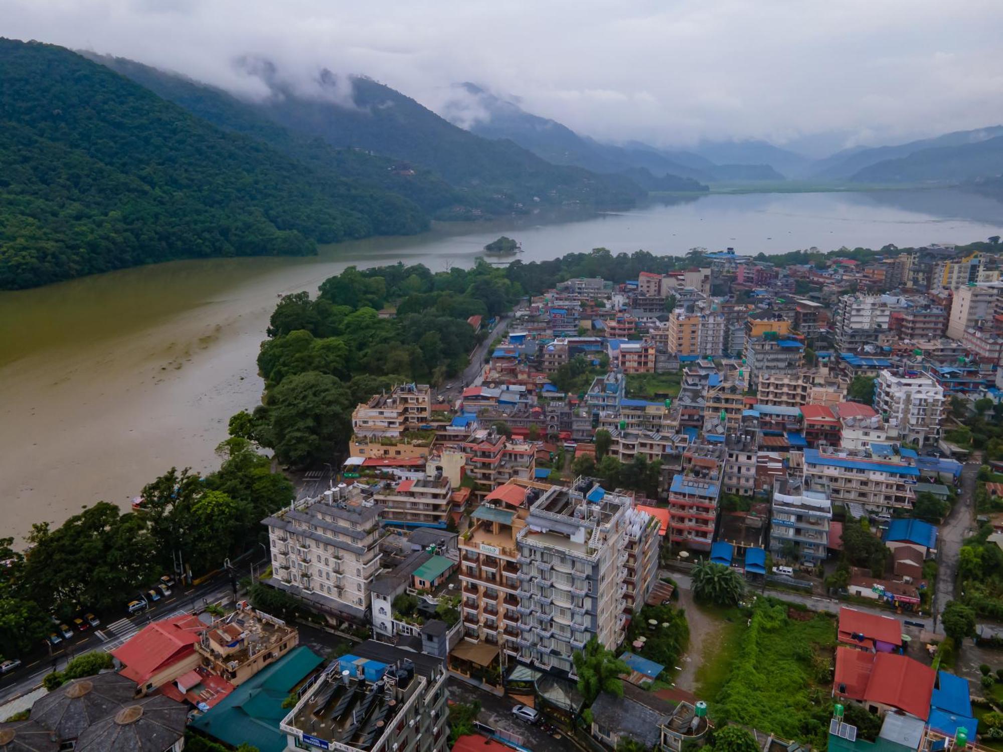 Pokhara Batika Hotel Екстериор снимка