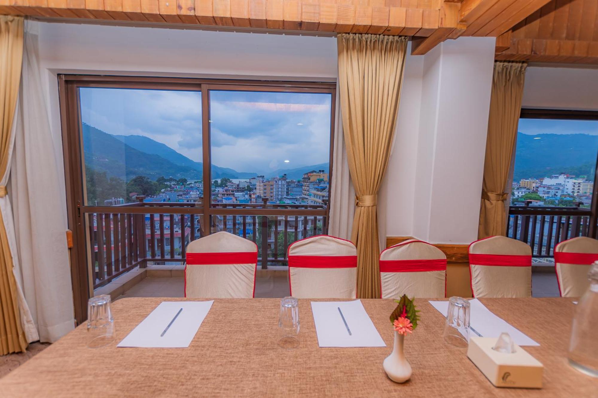 Pokhara Batika Hotel Екстериор снимка