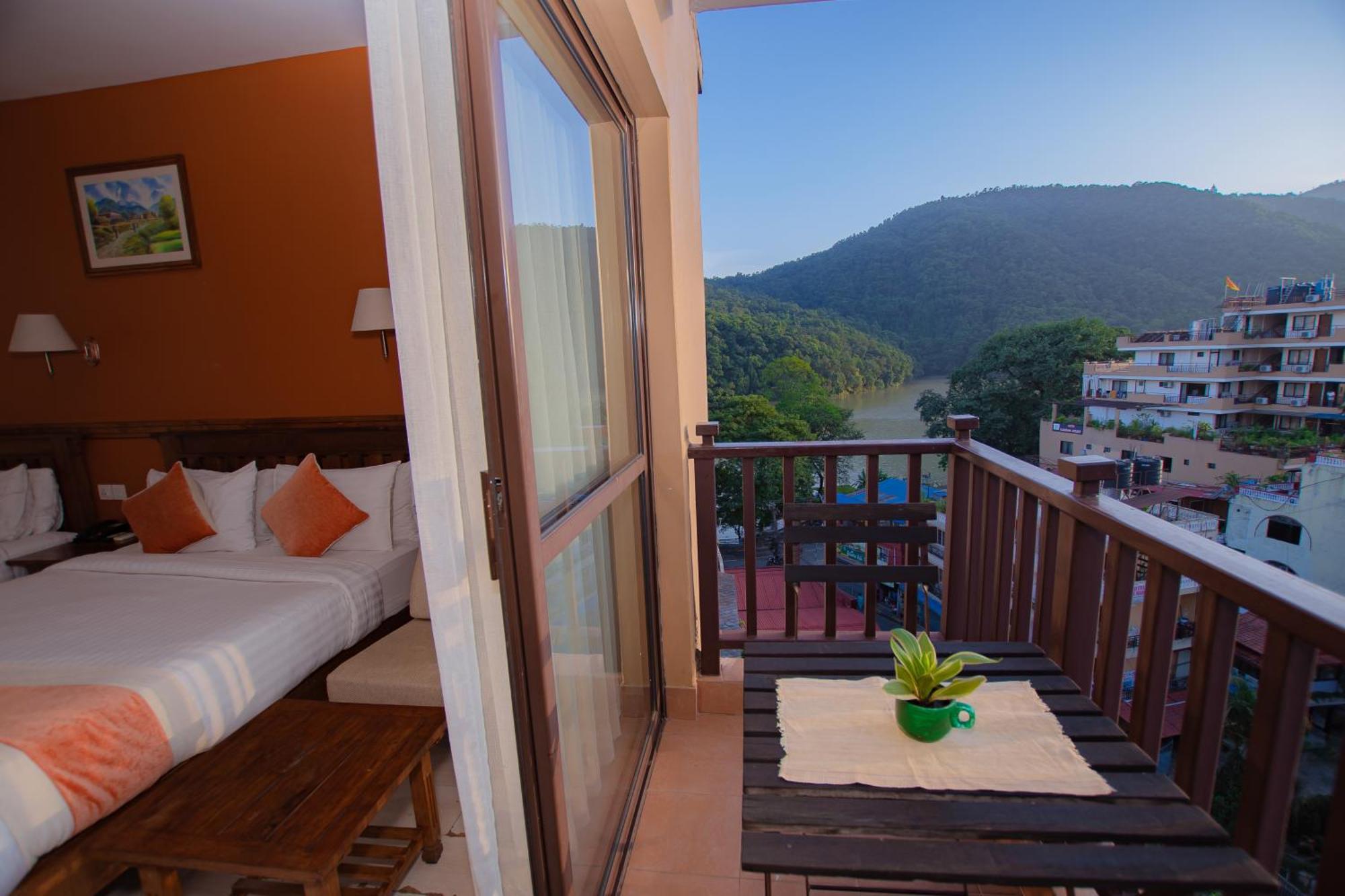 Pokhara Batika Hotel Екстериор снимка