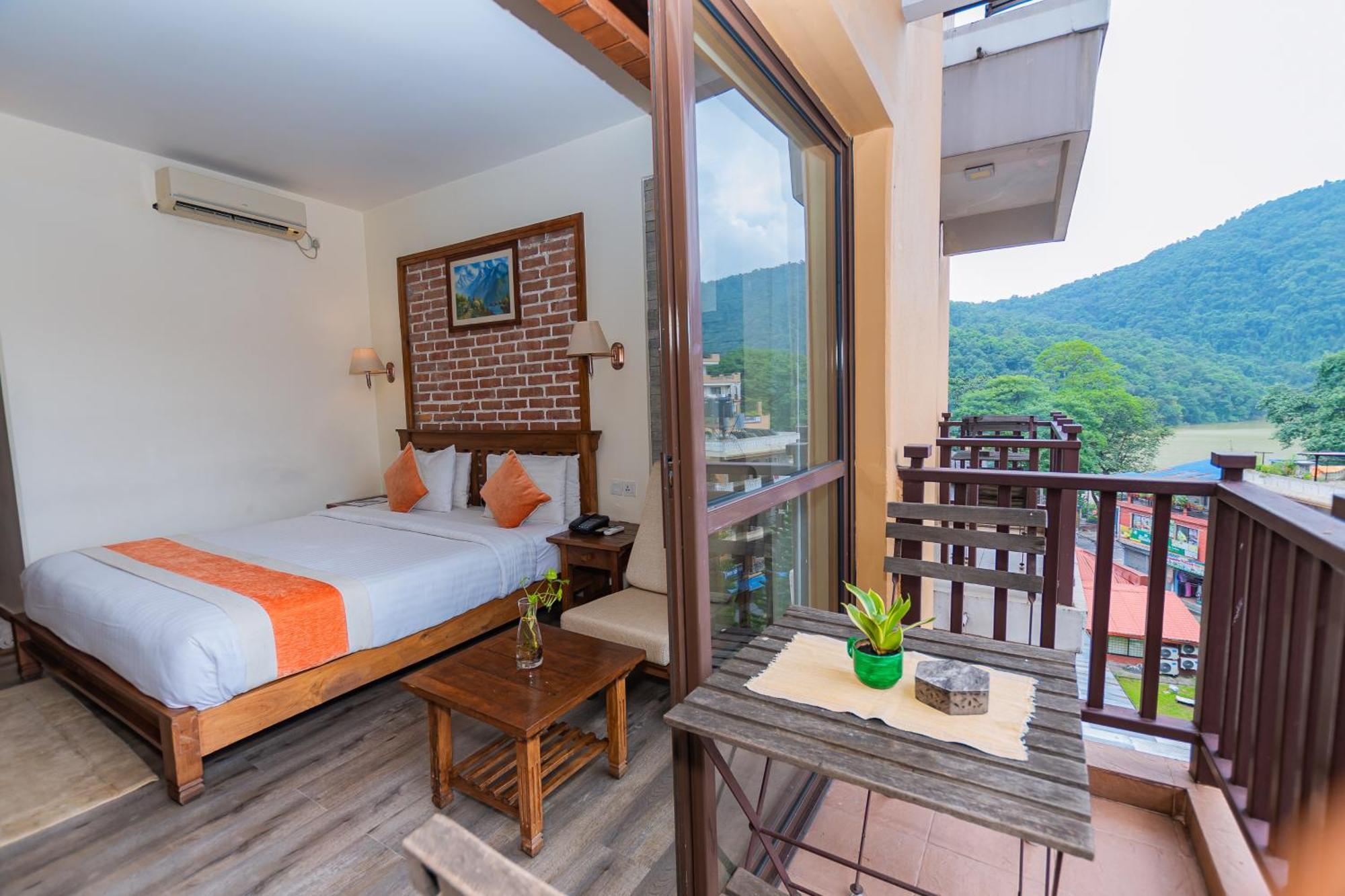 Pokhara Batika Hotel Екстериор снимка