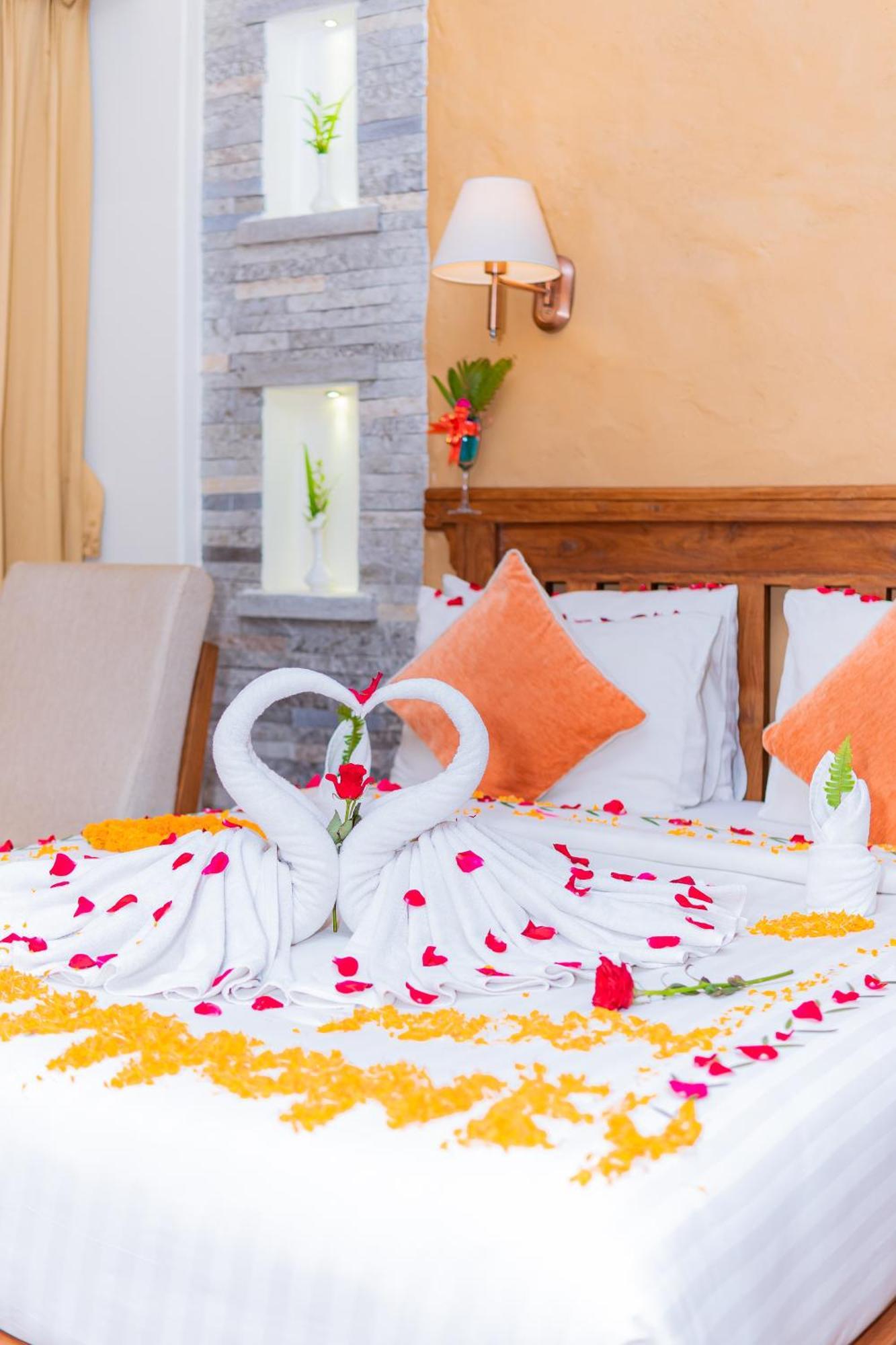 Pokhara Batika Hotel Екстериор снимка