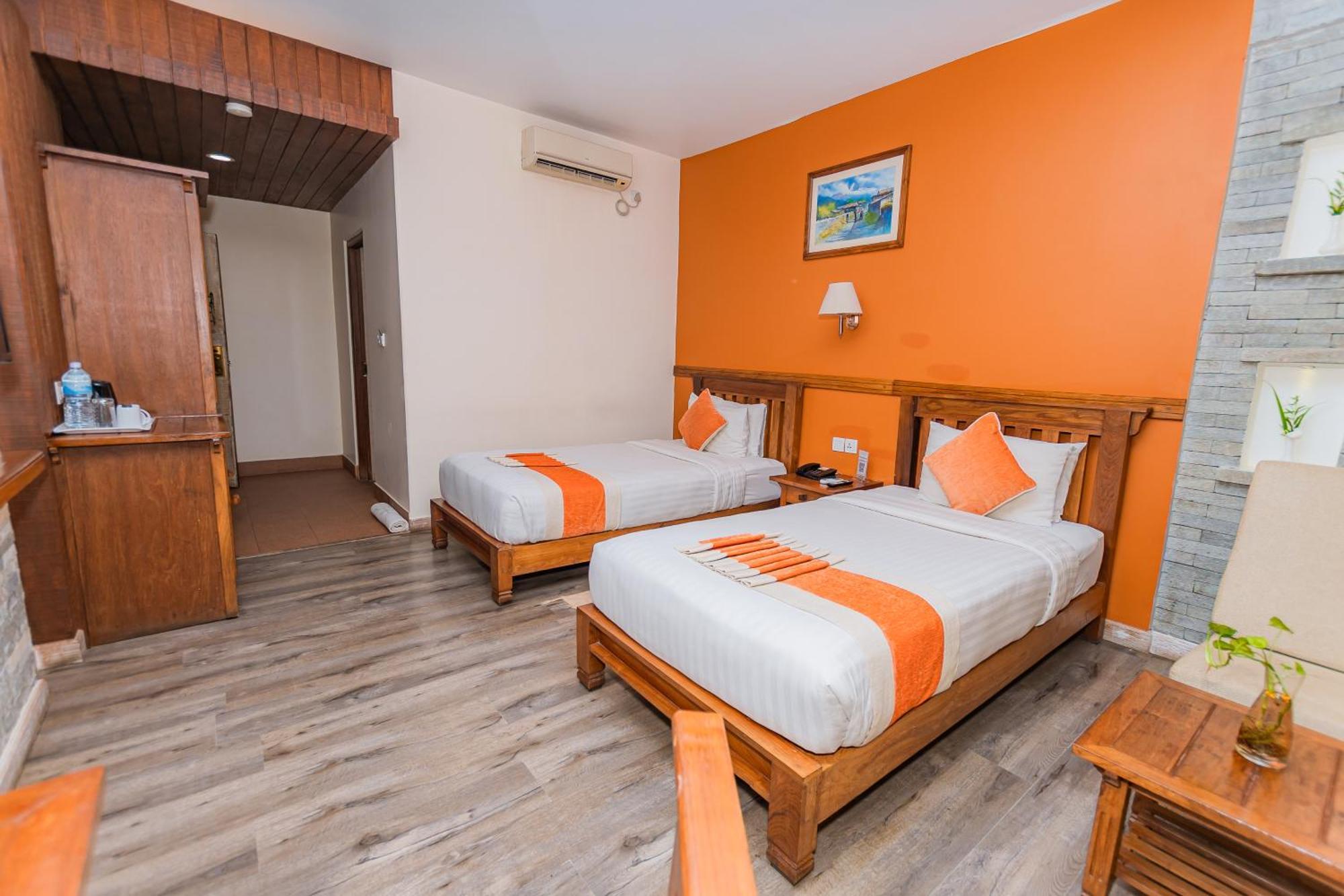 Pokhara Batika Hotel Екстериор снимка