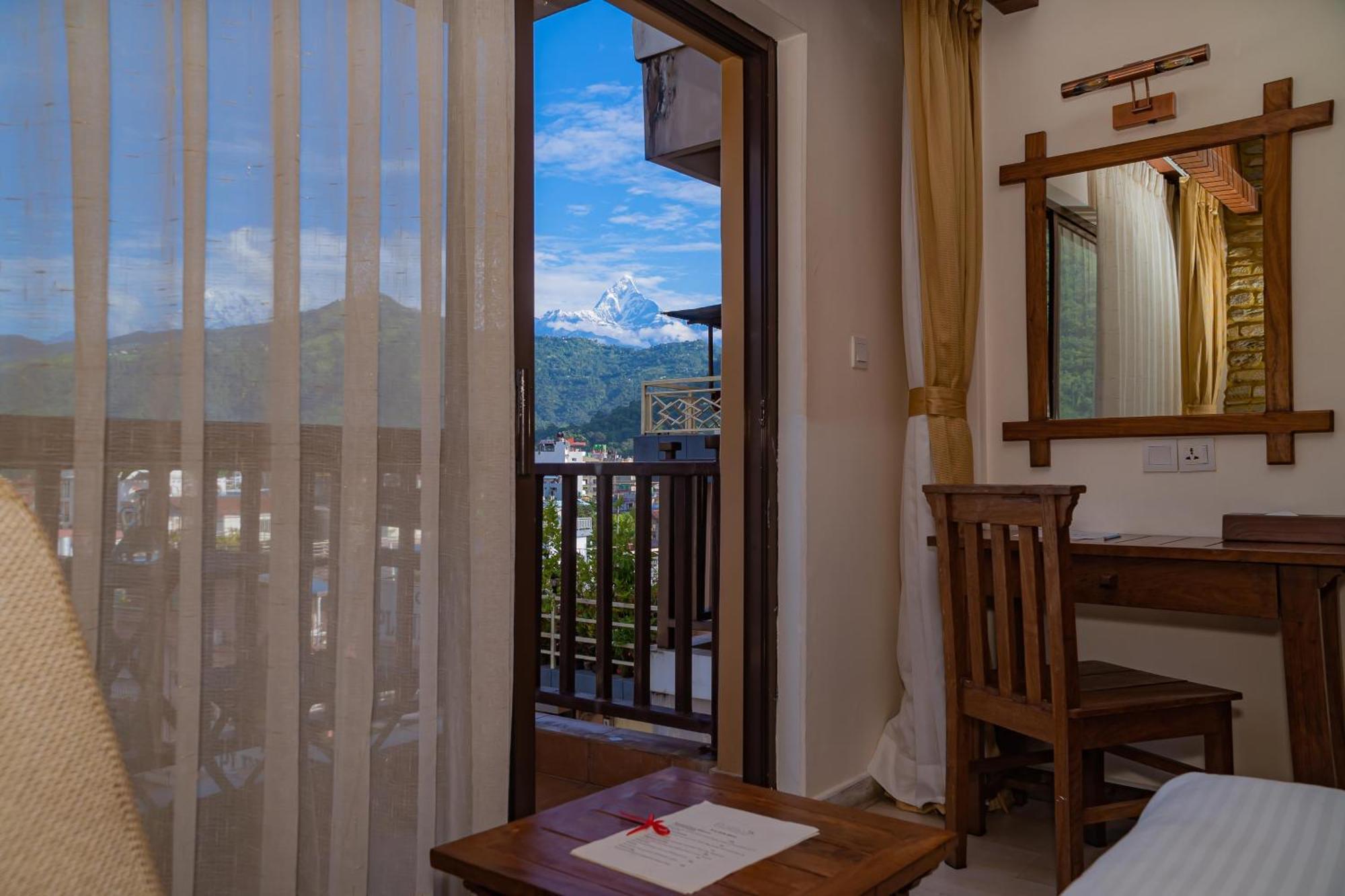 Pokhara Batika Hotel Екстериор снимка