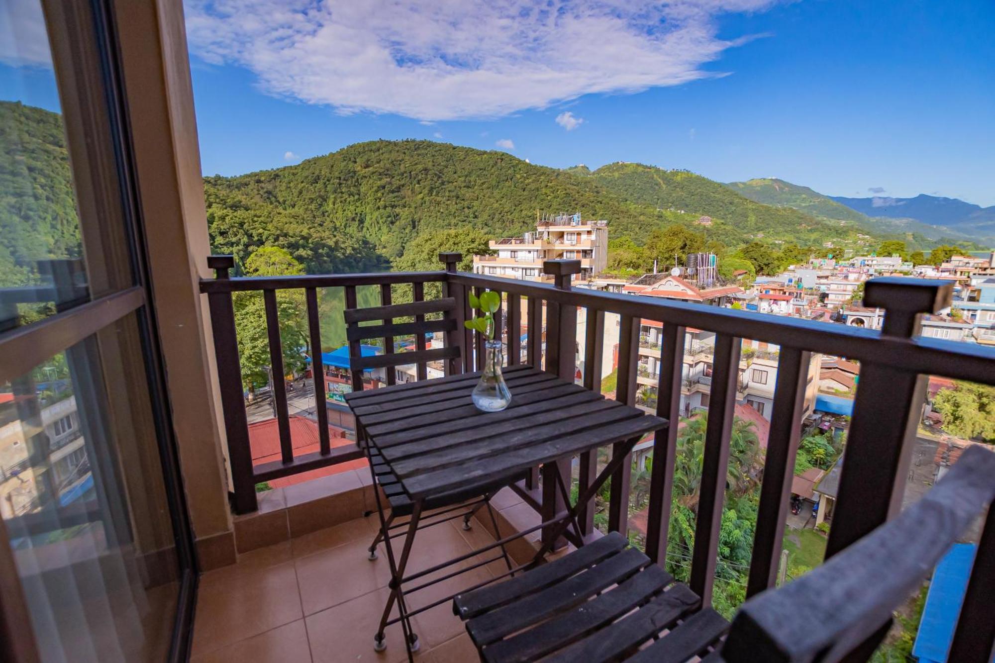 Pokhara Batika Hotel Екстериор снимка