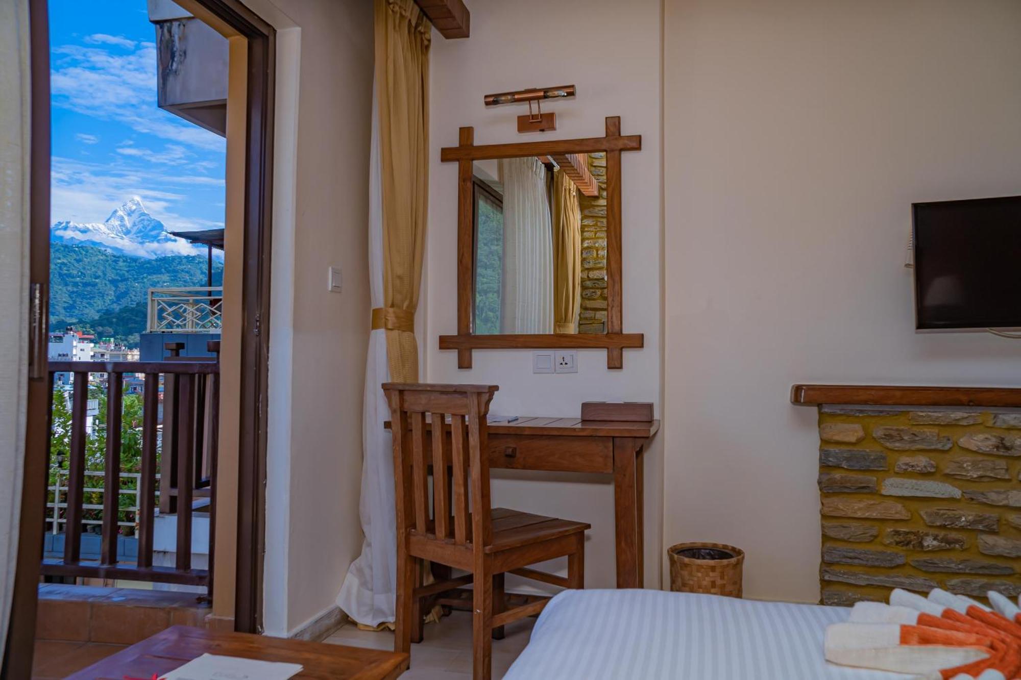 Pokhara Batika Hotel Екстериор снимка