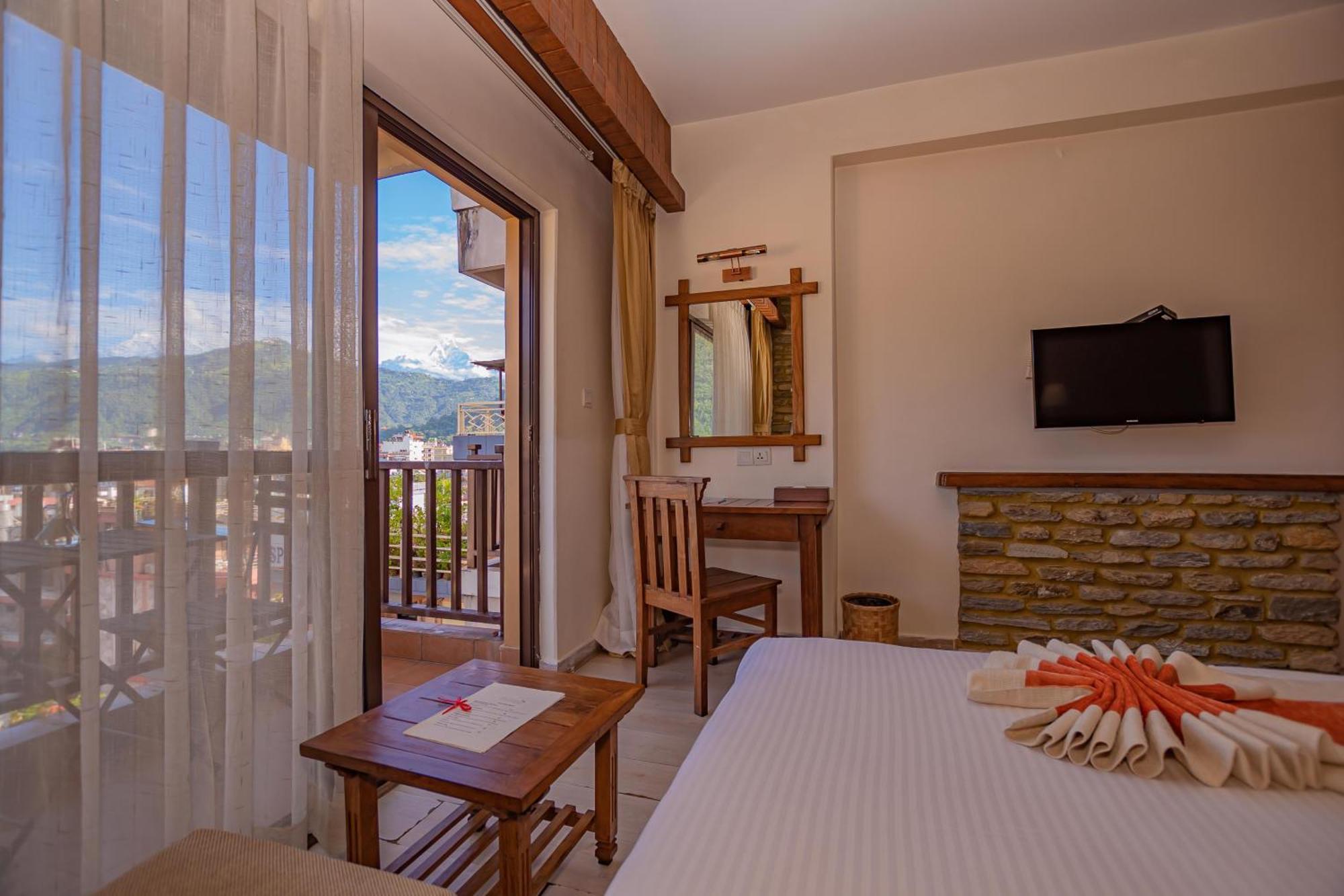 Pokhara Batika Hotel Екстериор снимка