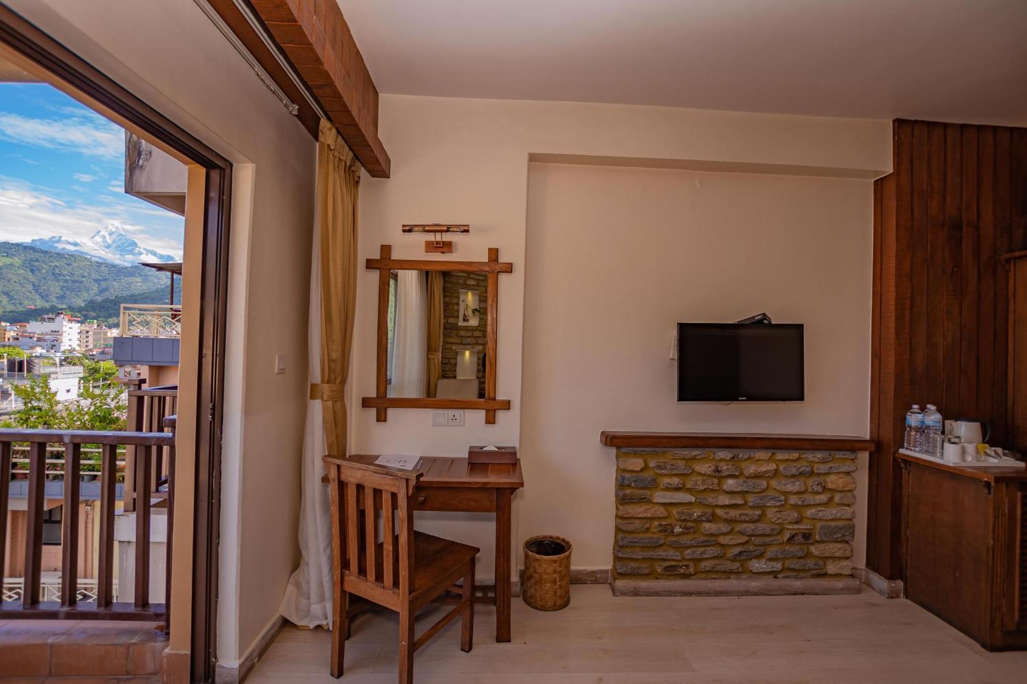 Pokhara Batika Hotel Екстериор снимка